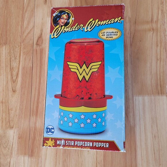 Wonder Woman Popcorn Maker - Picture 1 of 6